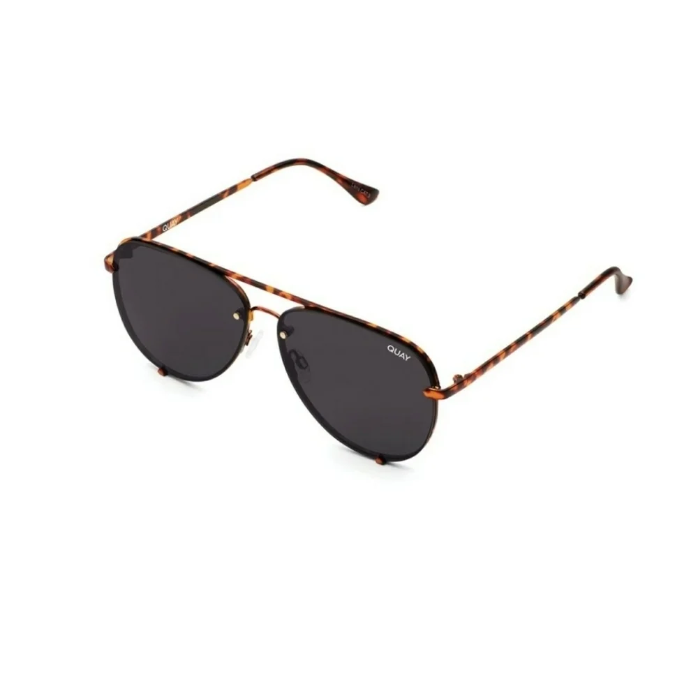 QUAY // ltd ed high key tortoise detail rimless black smoke lens aviators